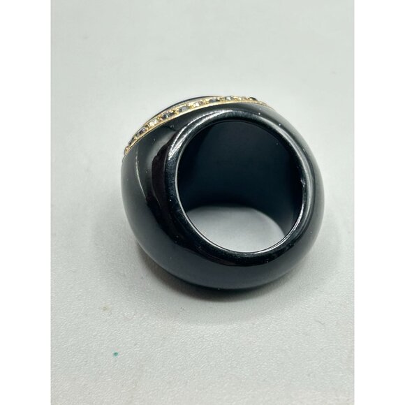 Black and Gold Plastic Vintage Ring Size 7 Ribbed Top Design Rhinestones Accent - Picture 7 of 9